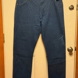Men's  Wrangler’s Blue Jeans size 44x32 NWOT-small flaw on leg